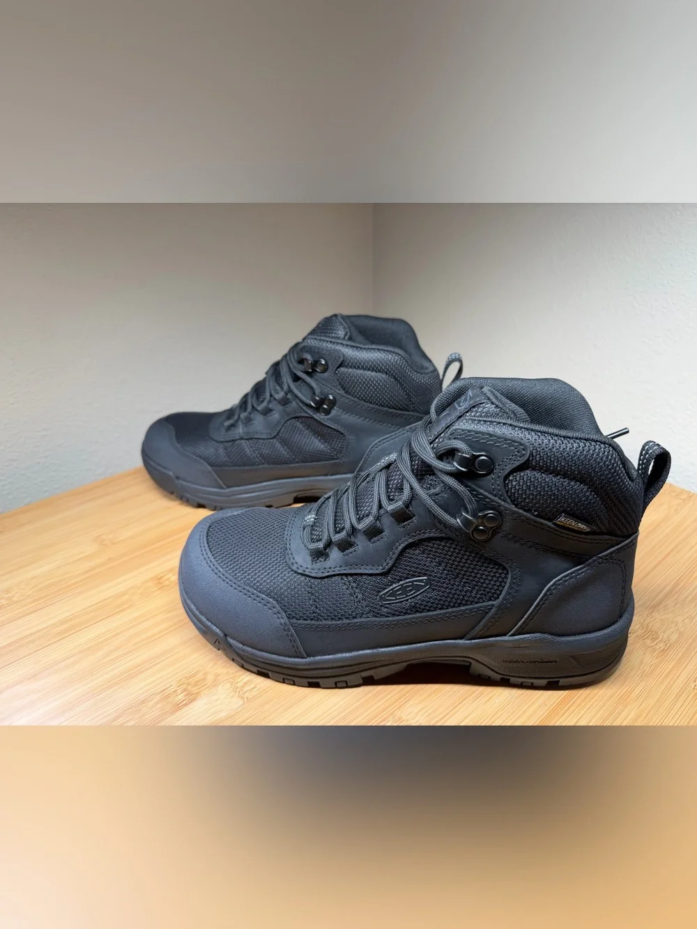 KEEN Men's Skokie Soft Toe Black Waterproof Utlity Mid Hiking Work Boots Size 8D